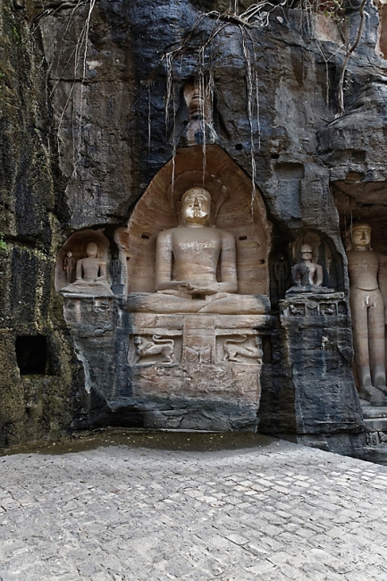 Gwalior-Statues jaïnes-021